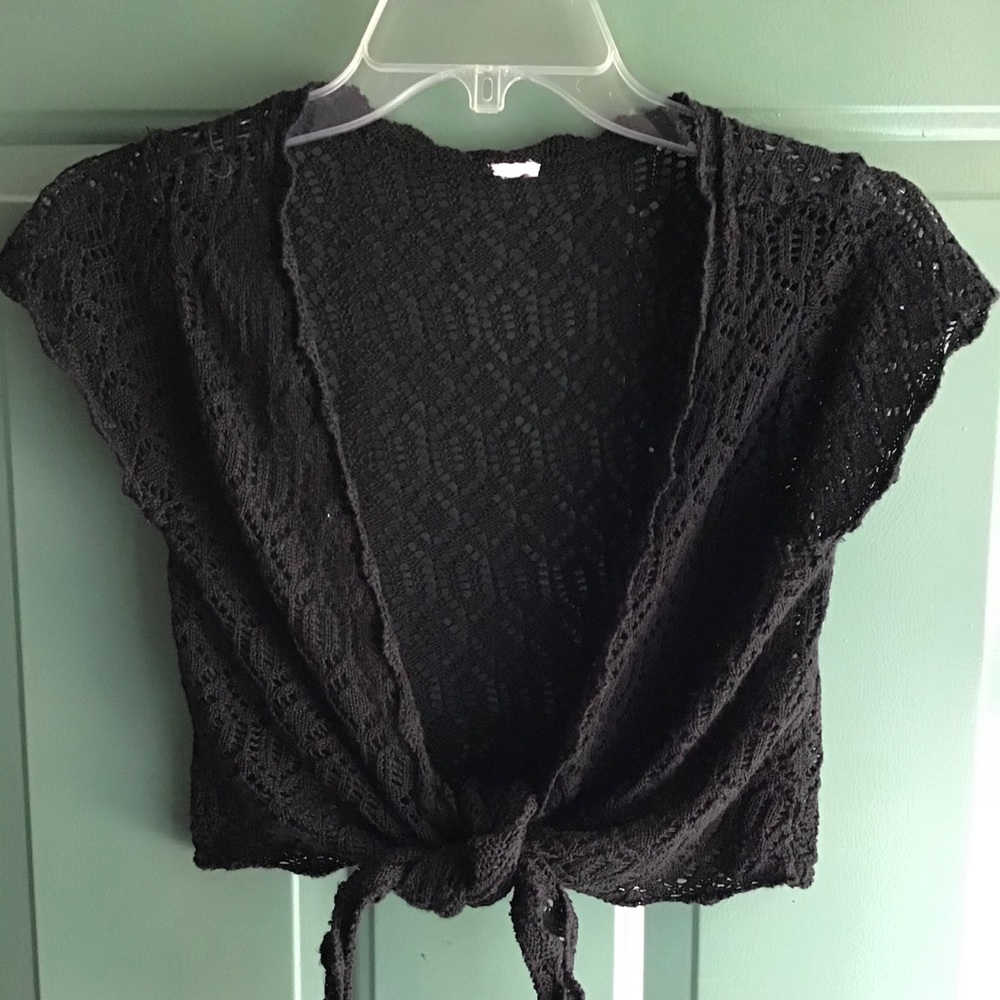 Crop, lacy tie top